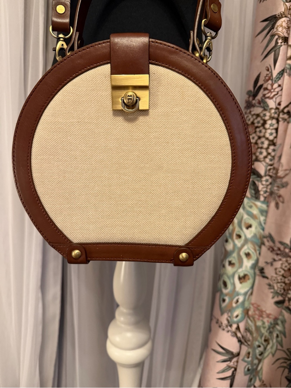 ✨Authentic Vintage Y2K Etienne Aigner RARE round  purse EUC!!✨